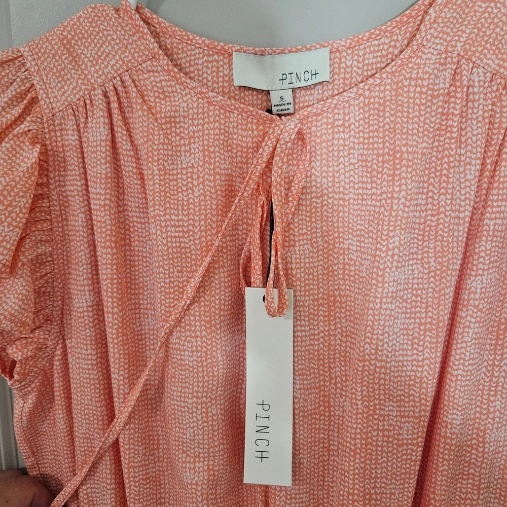 Pinch lined polyester feminine